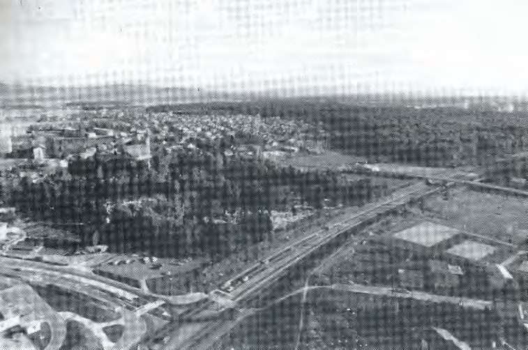 Mestna vpadnica na obrobju Maribora v času širitve cestnega omrežja